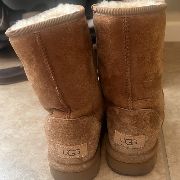 Womens size 7 Uggs in Chestnut. Short size - Picture 4 of 4
